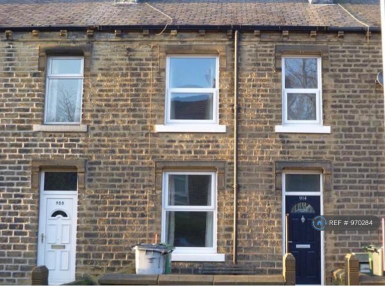 3 bedroom house in Manchester Road, Huddersfield, HD7 (3 bed) (#970284)