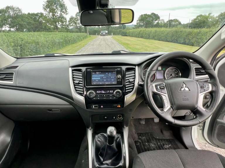 MITSUBISHI L200 2.4 DI-D Titan DOUBLE CAB White Manual Diesel PICK UP 2017