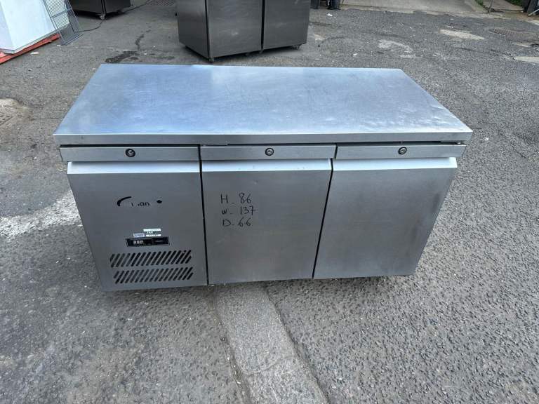 Commercial bench Williams fridge fully serviced cafe shop restaurant 
