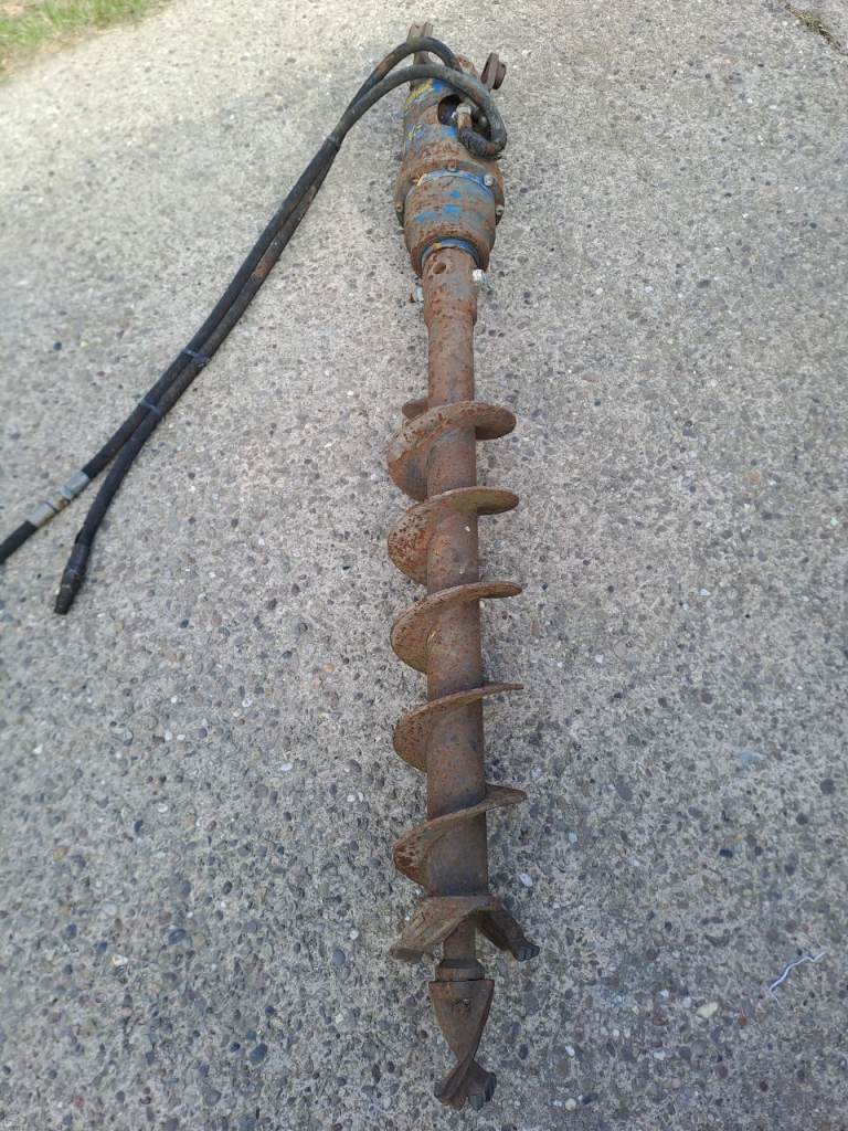 Hydraulic digger attachment auger post hole borer