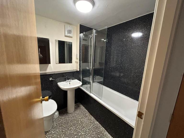 URGENT: Stunning 2-Bed Flat – Large Double Room – Avail. Immediately!