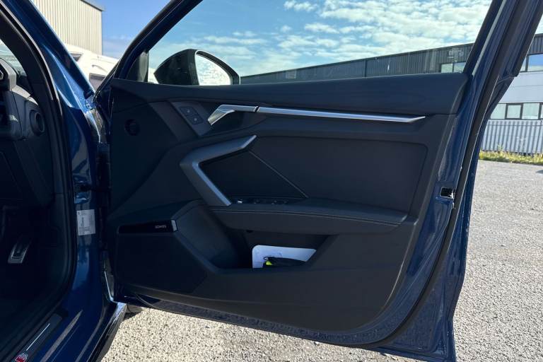 2025 Audi A3 Black Edition 35 TFSI  150 PS S tronic SUV PETROL Automatic