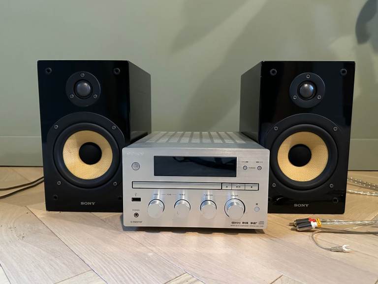 Sony Micro Hi-Fi with speakers