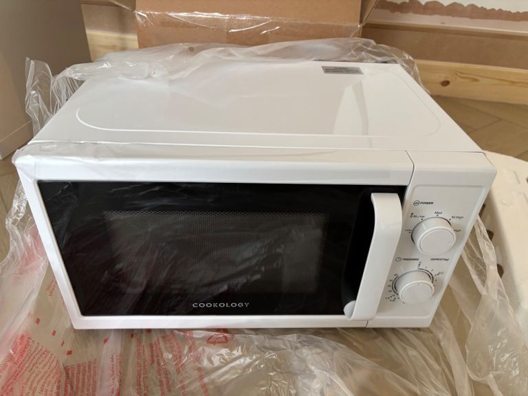 Cookology White Microwave Oven - Brand New