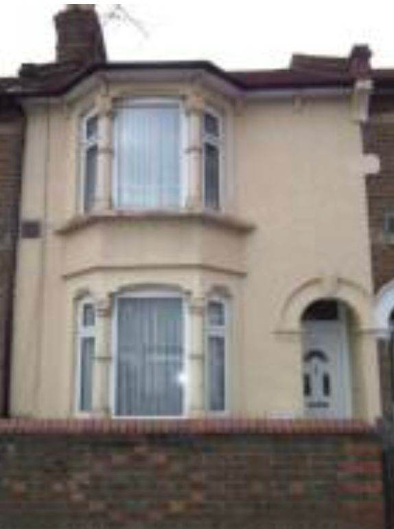 LARGE ROOM NEAR SOUTHBURY STATION