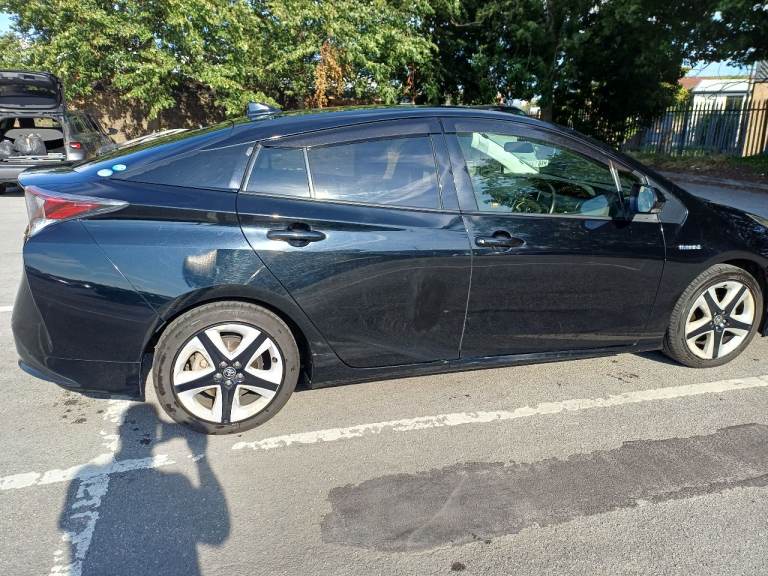 TOYOTA PRIUS 2017