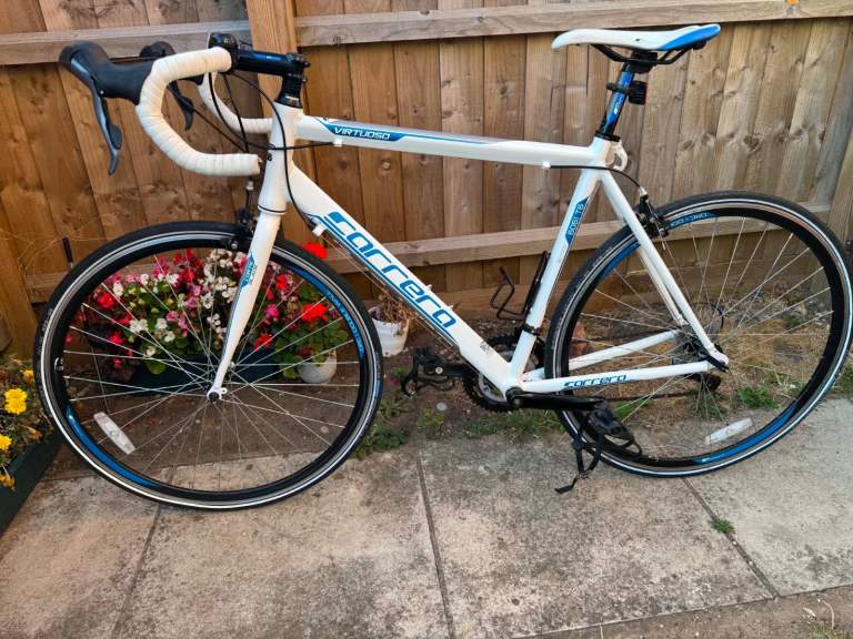 Carrera Virtuoso Road Bike – Excellent Condition – Schwalbe Anti-Puncture Tyres