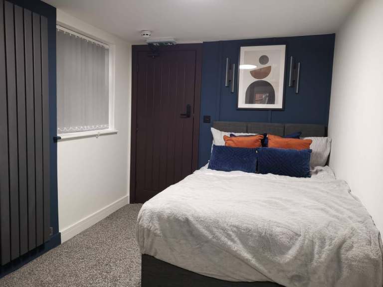 **Luxury Studio**All Bills Included (+£100)**Ensuite Bathroom**Near Town Centre**Furnished**