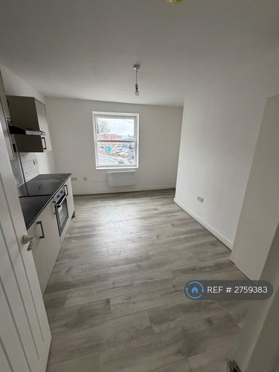 1 bedroom flat in High Street, Sedgley, Dudley, DY3 (1 bed) (#2759383)