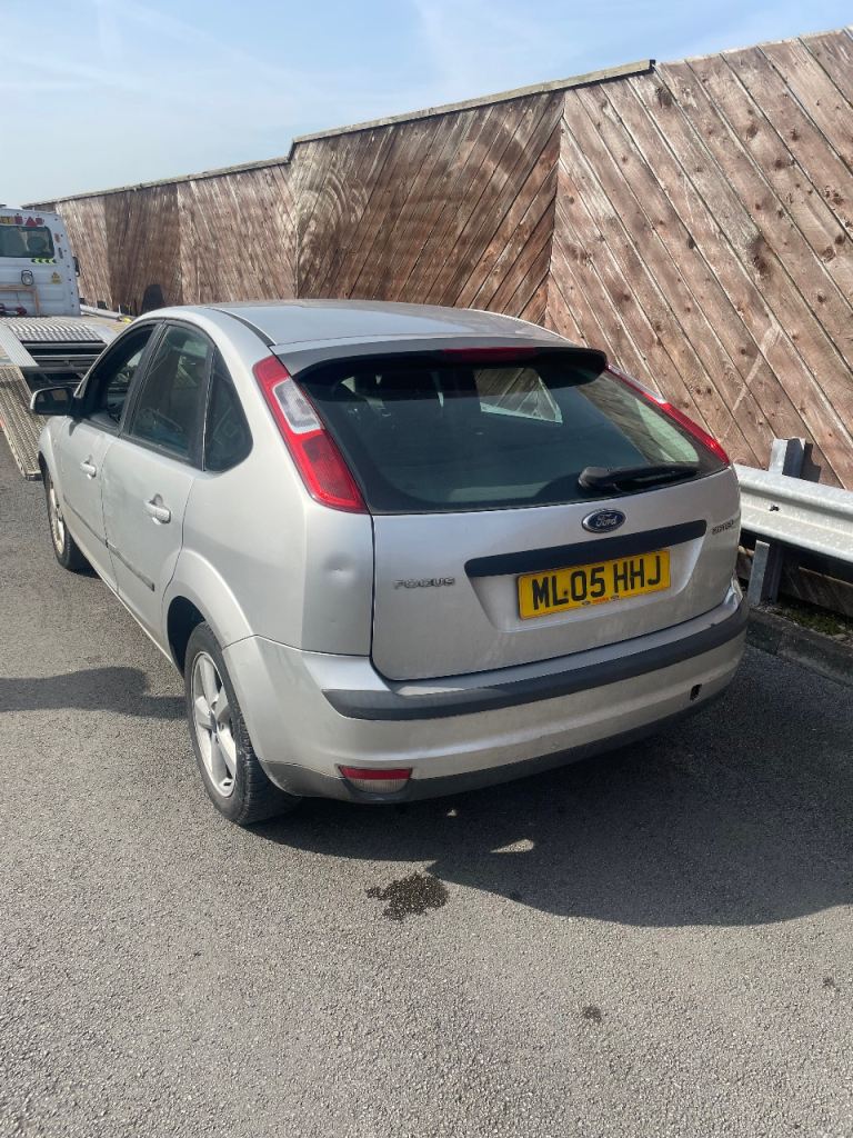 2005 AUTOMATIC FORD FOCUS LONG MOT 