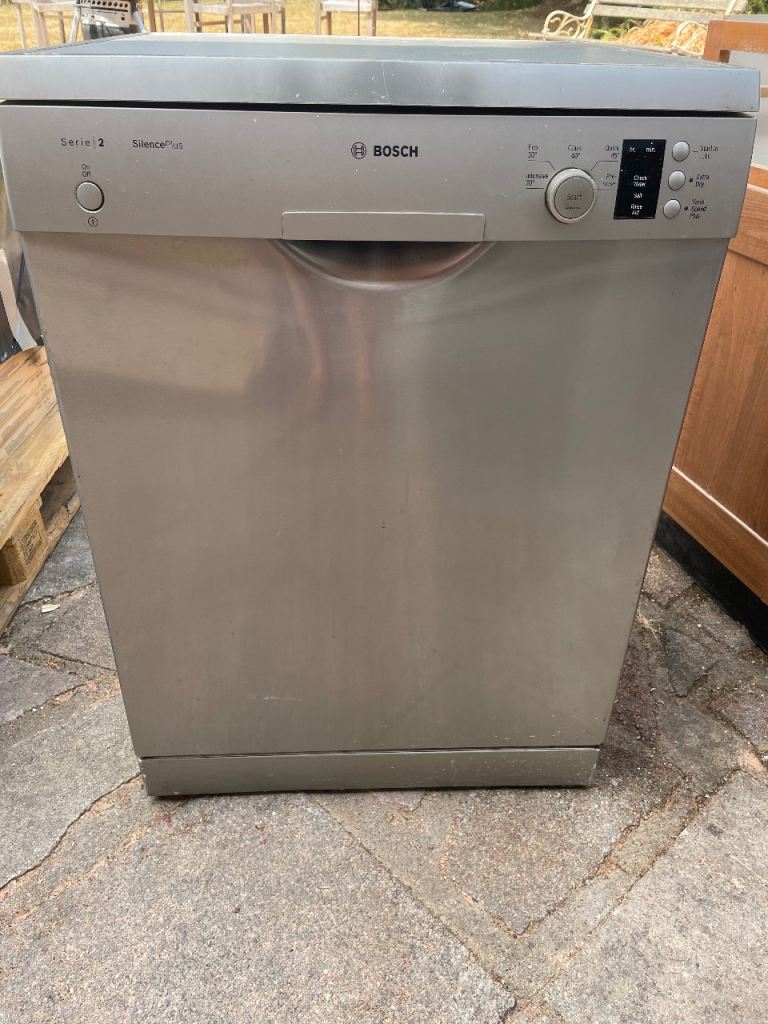 BOSCH Dishwasher in Silver – Good Condition