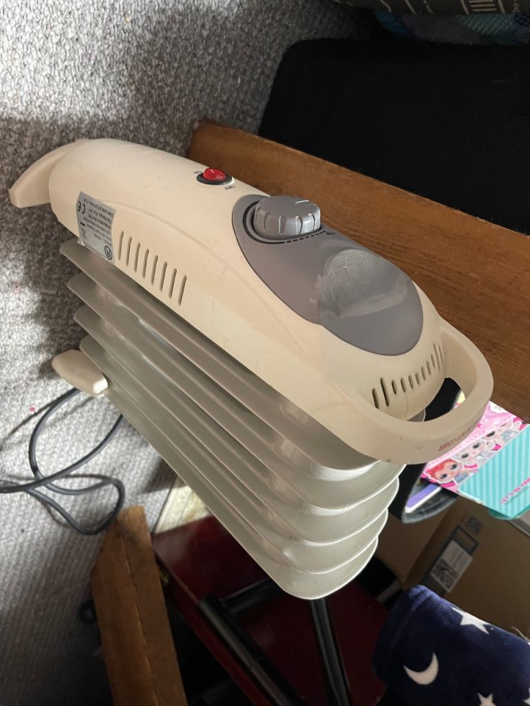 Oil Filled Radiator - 6 Fin, White, Good Condition