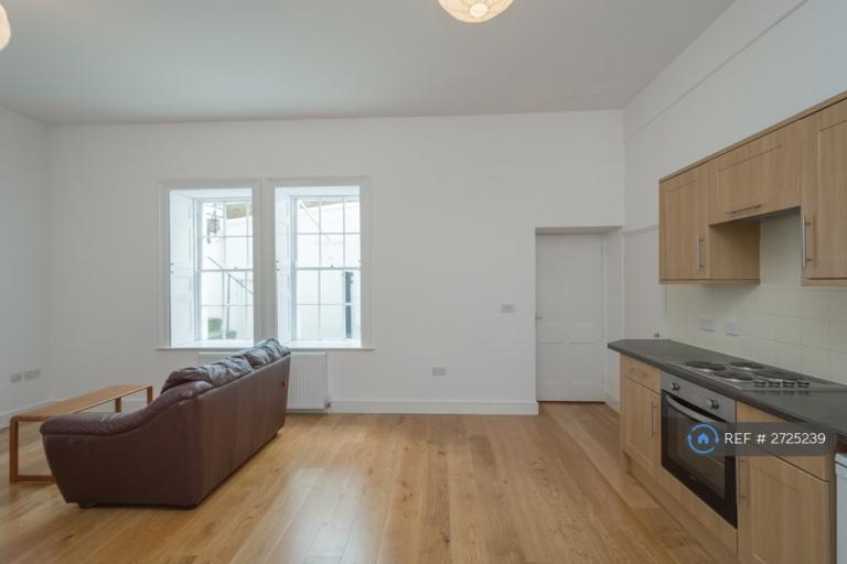 1 bedroom flat in Burlington Street, Bath, BA1 (1 bed) (#2725239)