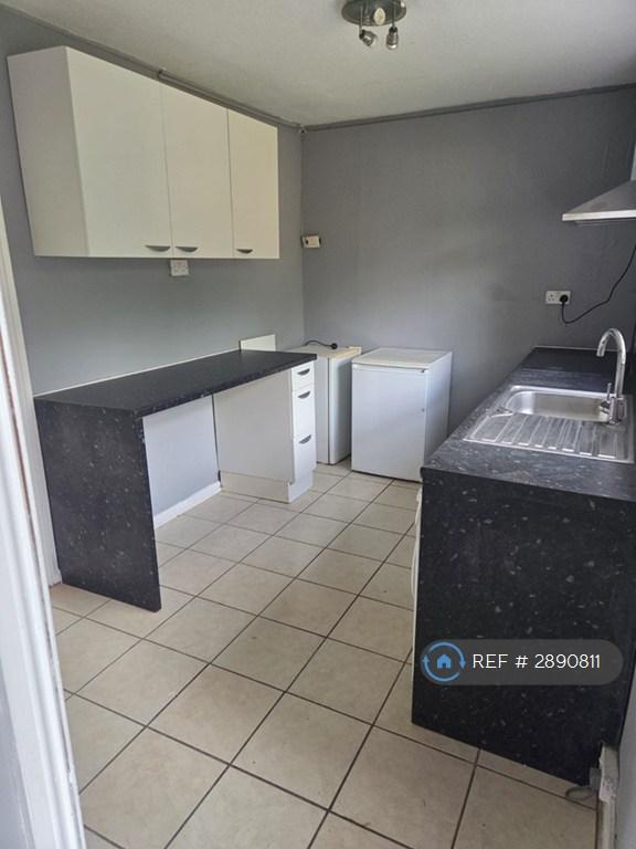 Studio flat in Rear Ground Floor, Hayes, UB3 (#2890811)