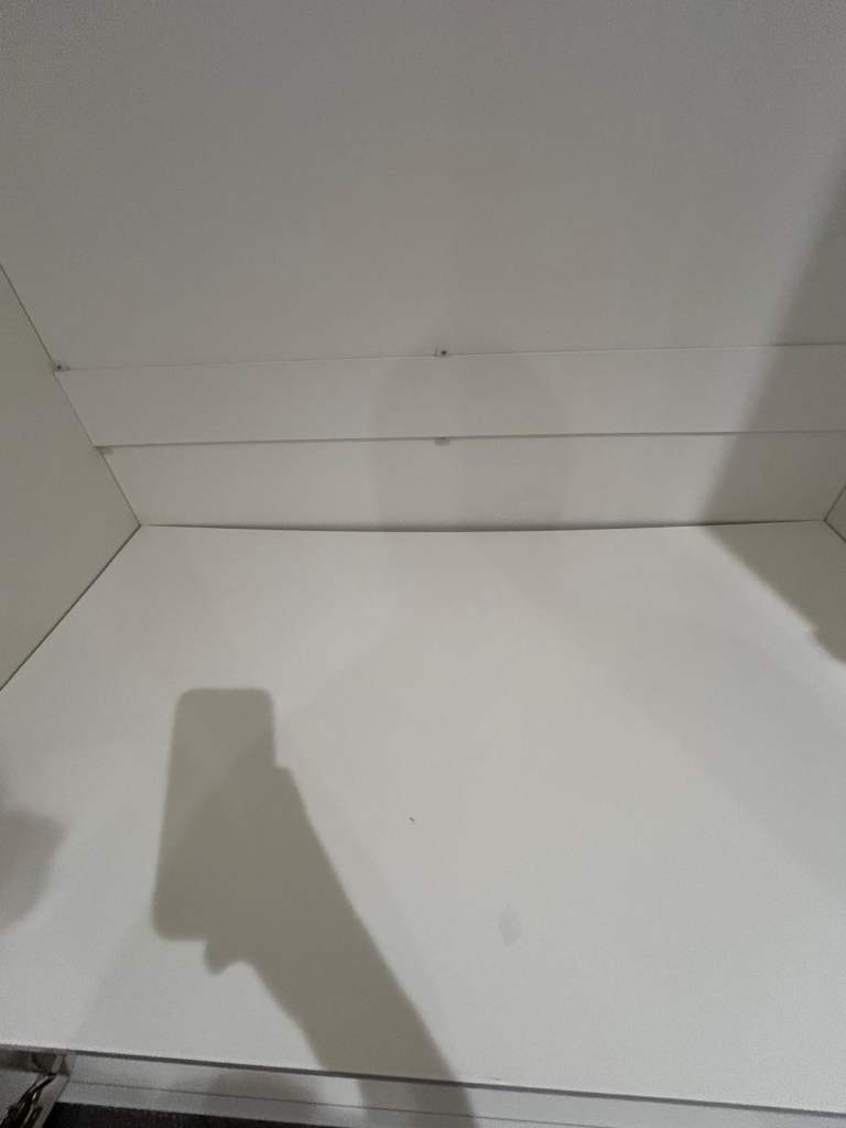 White Gloss bedroom furniture 