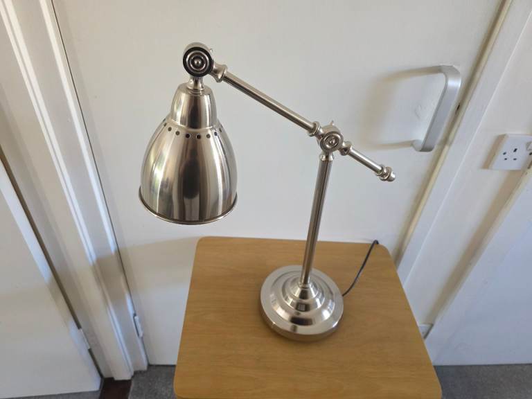 Desk lamp