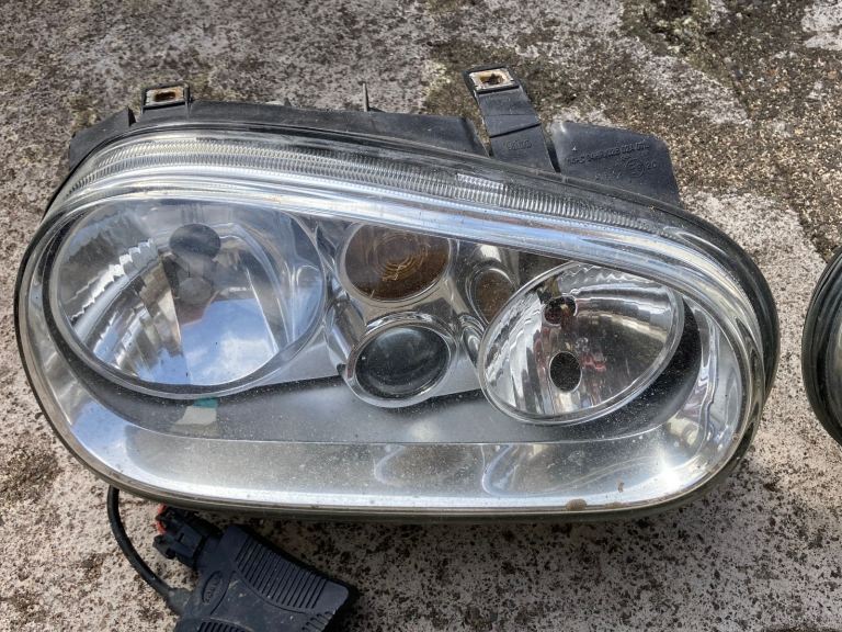 VW Volkswagen MK4 Golf GTi Valeo O/S N/S Pair Front Headlights HID