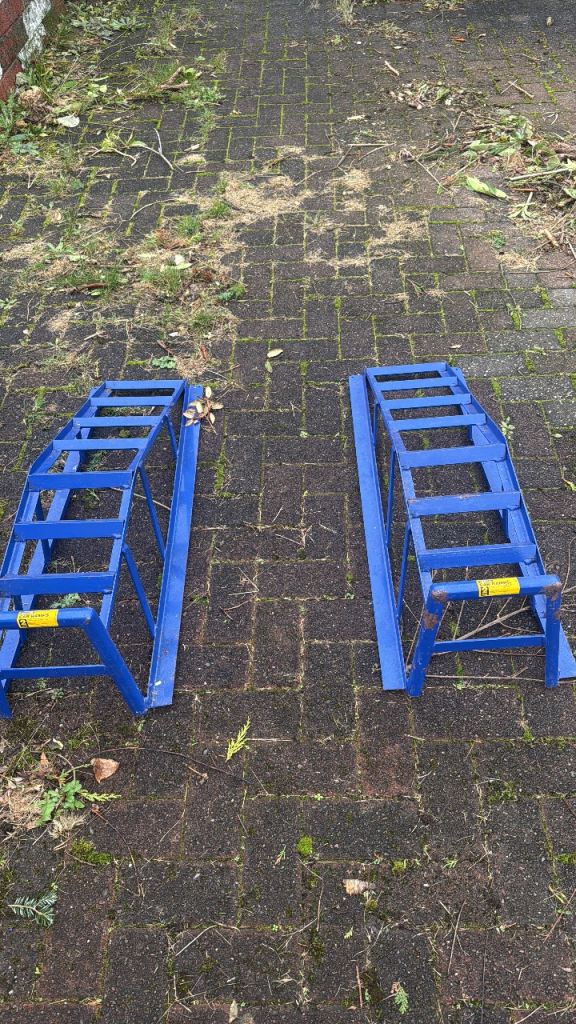 Car / Van ramps and 2 axle stands
