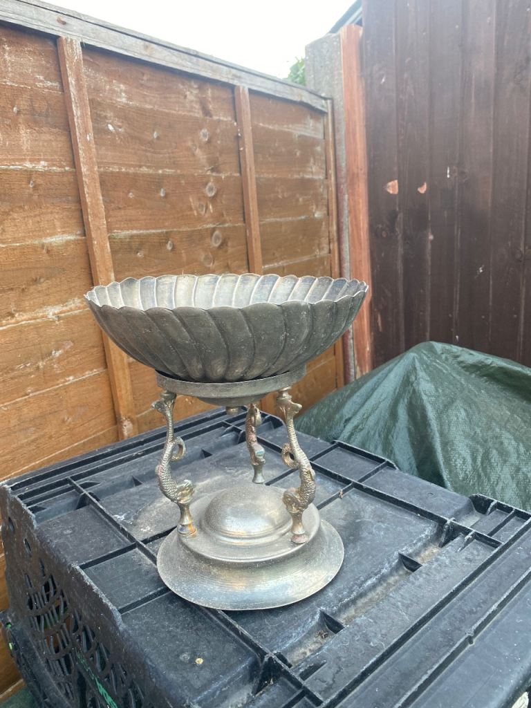Decorative brass Metal Bowl with Fish Stand – Vintage Style