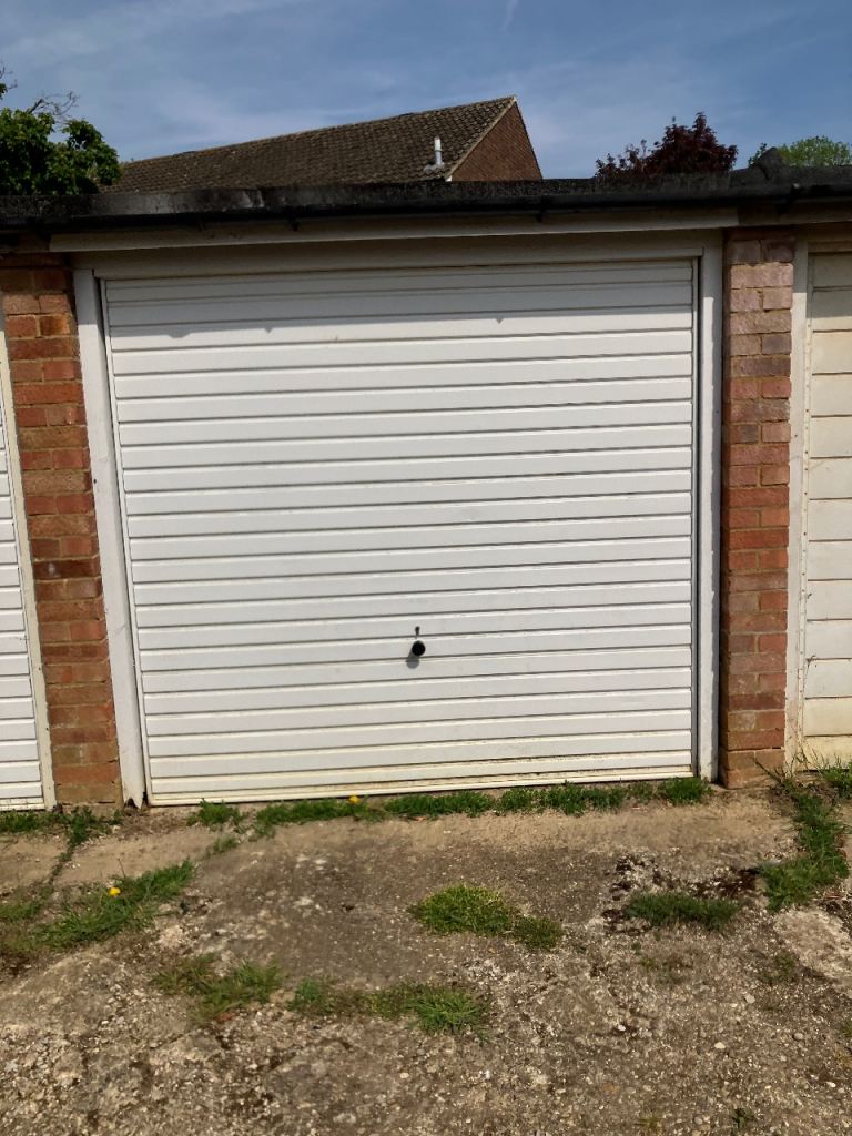 Garage & Parking Space