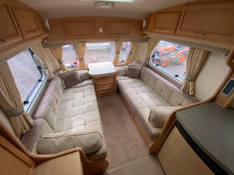 VANMASTER ACCOLADE 520 - 2010 - 2 BERTH - END WASHROOM - MOVER - PRISTINE 