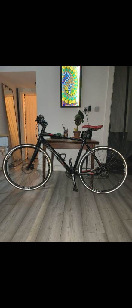 Boardman Hybrid Bike Lightweight, Disc Brakes, White Wall Tyres