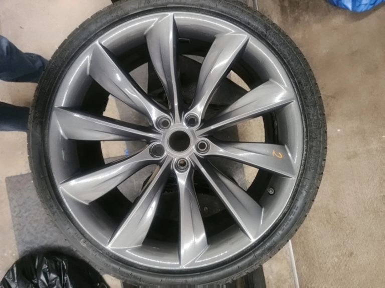 Tesla 21 inch turbine alloys x 4  and tyres fully refurbed in silver