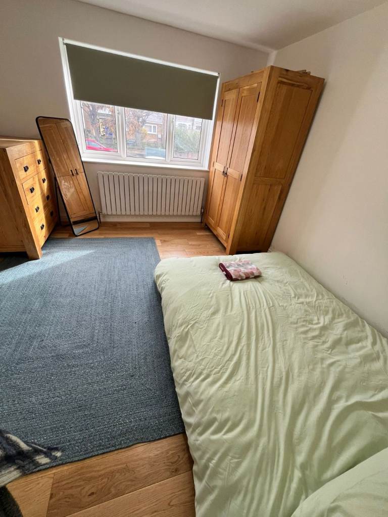 Spacious and Cosy 2 Bed Flat available for Rent in - E11 1BS