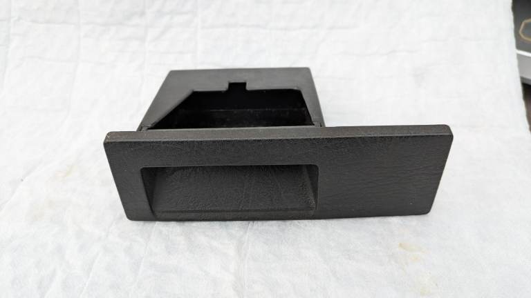 Genuine VW/AUDI Centre console ashtray (Golf Mk2/Jetta Mk2)