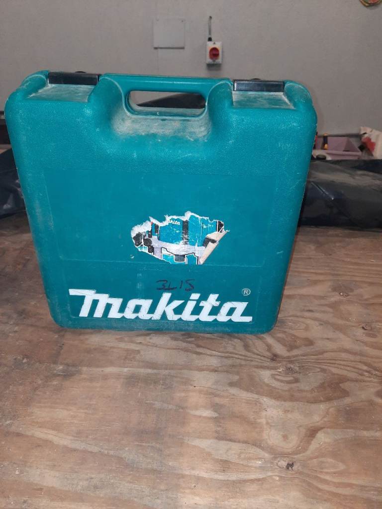 Makita router 1/2"  110v 