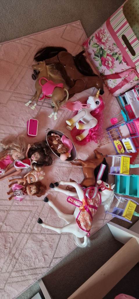 Doll house, dolls, horses and accessories 