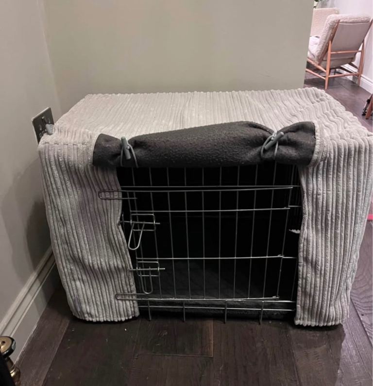 Lords and Labradors medium dog crate 