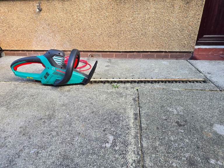 Bosch Electric Hedge Trimmer – Good Condition