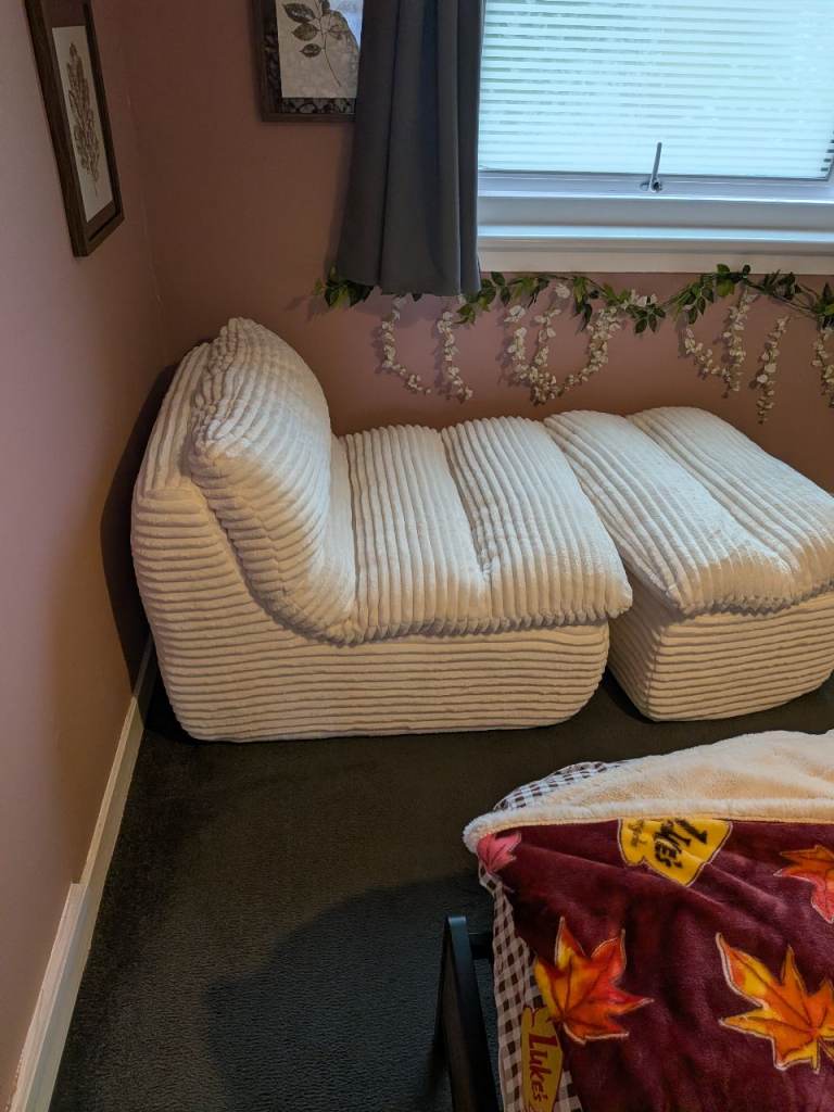 Lounge chair 