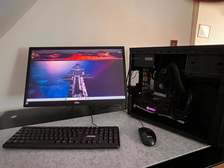 Gaming PC + Setup