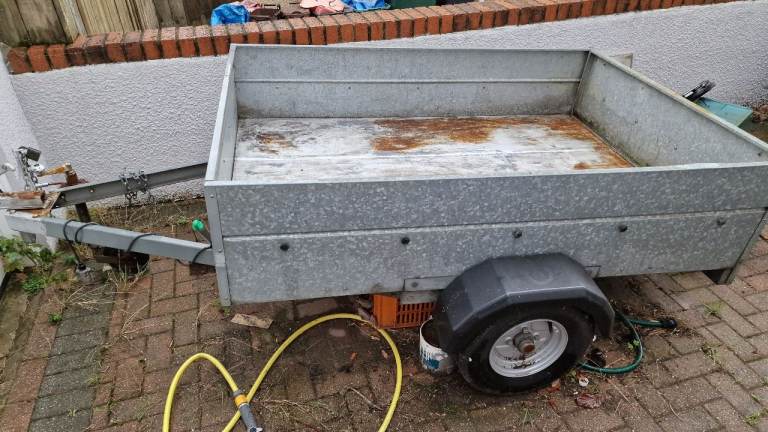 Caddy Trailer 6.2ft x 4.4ft x 15" - Drop Tailgate - v good condition
