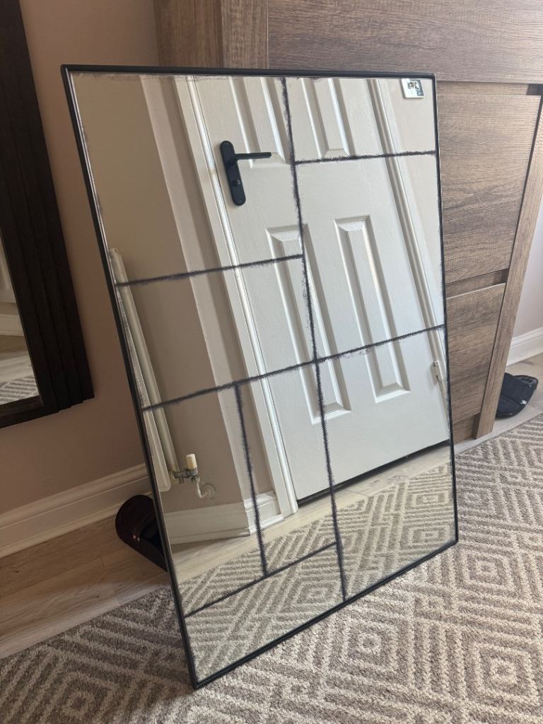 Wall mirror