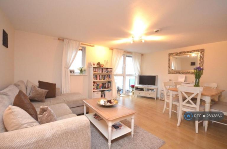 2 bedroom flat in Stretton Mansions, London, SE8 (2 bed) (#2893860)