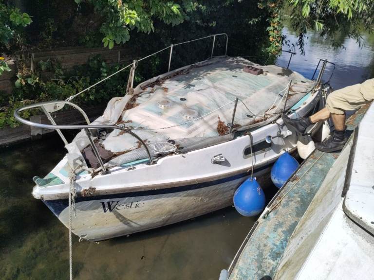 Vivacity 650 sailing boat - mastless project, Penton Hook