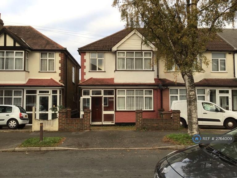 3 bedroom house in Ranfurly Road, Sutton, SM1 (3 bed) (#2764009)