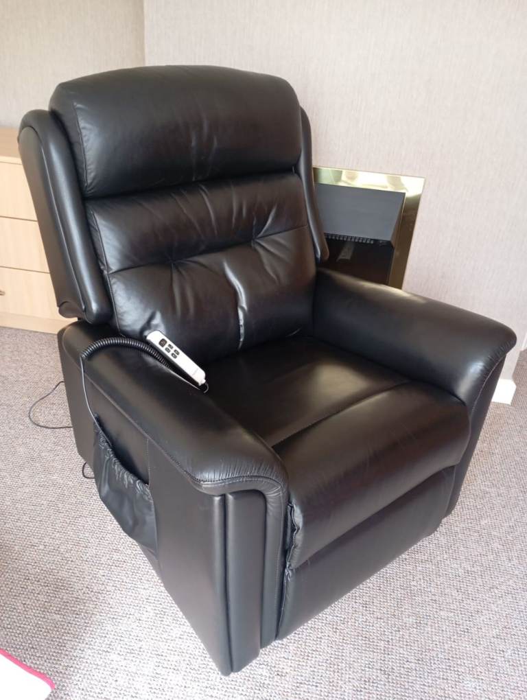 Motor riser/recliner leather chair