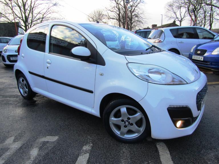 WHITE 5 DOOR 2 KEYS FULL SERVICE HISTORY 12 MONTHS MOT +£20 ROAD TAX ALLOYS  