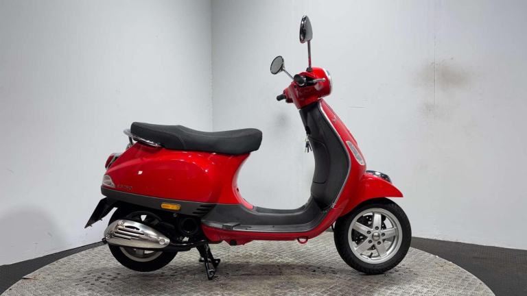 Piaggio Vespa 2013 6K NEW MOT 2 STROKE 50CC LEARNER BIKE CLEAN EXAMPLE