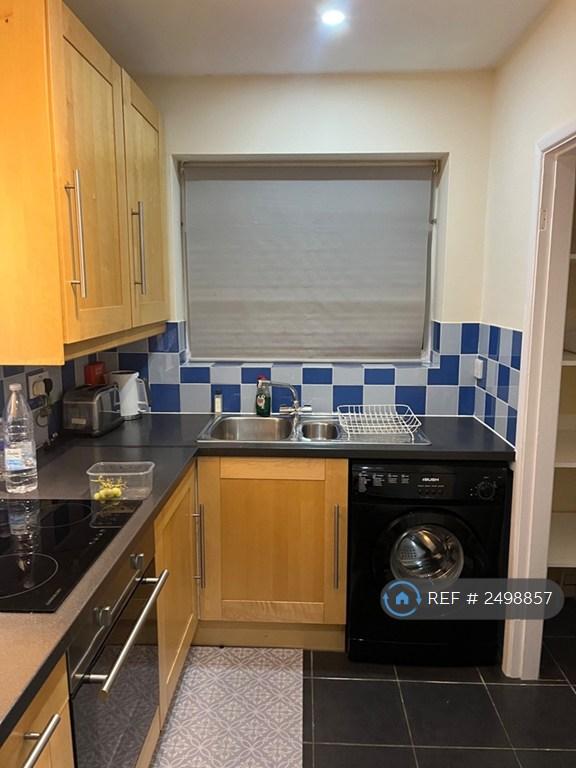 2 bedroom flat in Somerset Avenue, Leicester, LE4 (2 bed) (#2498857)