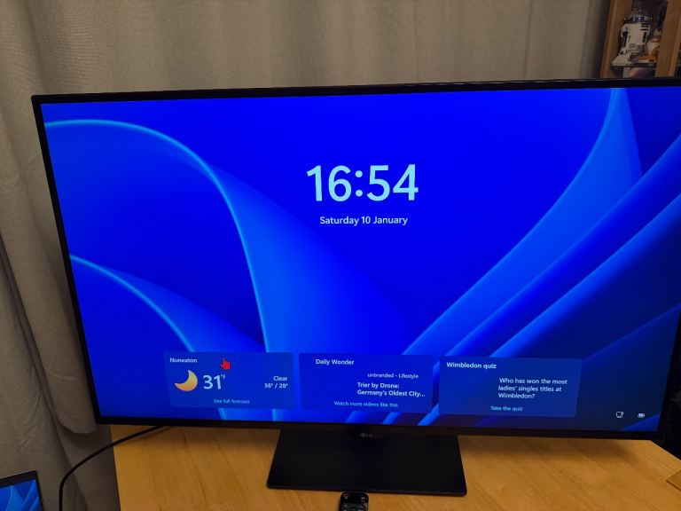 LG 43UN700 43” 4K Ultra HD Monitor – Excellent Condition