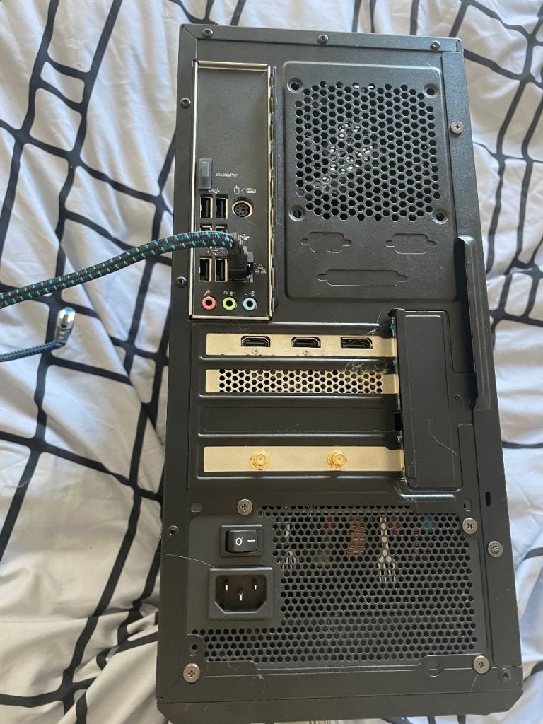 Gaming pc used for 1 year 
