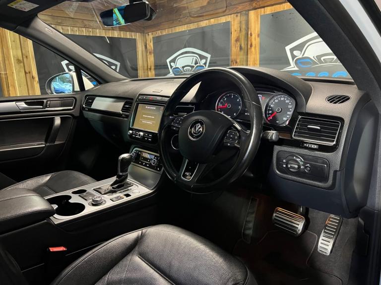 2017 Volkswagen Touareg 3.0 TDI V6 BlueMotion Tech R-Line Tiptronic 4WD Euro 6 (s/s) 5dr ESTATE D...