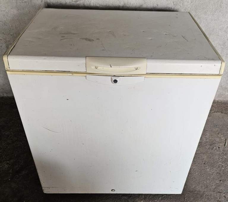 WHIRLPOOL CHEST FREEZER 215L DELIVERY OR COLLECTION AVAILABLE 