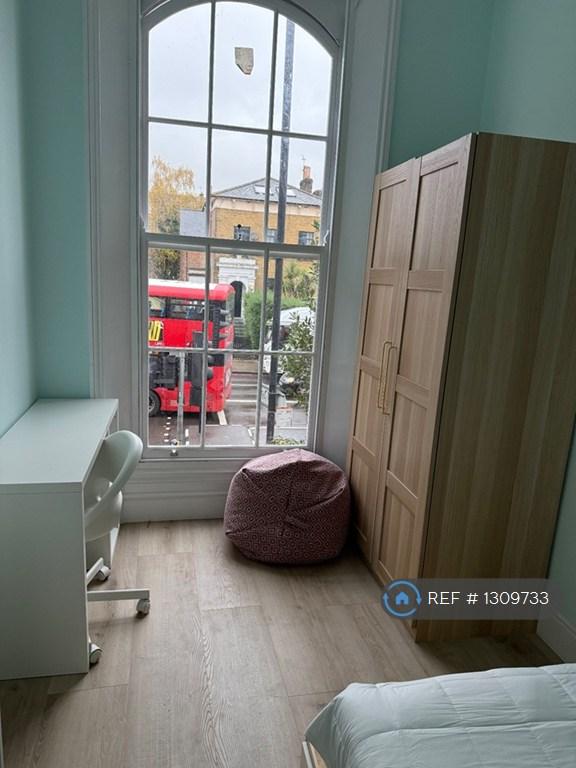 2 bedroom flat in Tollington Road, London, N7 (2 bed) (#1309733)
