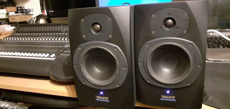 TANNOY REVEAL ACTIVE Studio monitors, recording studio DJ Cubase Logic computer DAW